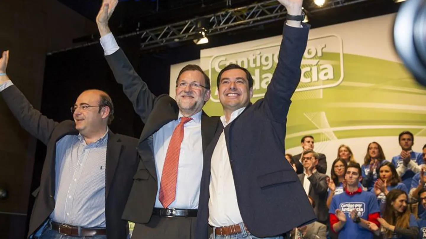 Juanma Moreno y Mariano Rajoy en un acto en Granada Juanma Moreno y Mariano Rajoy en un acto en Granada