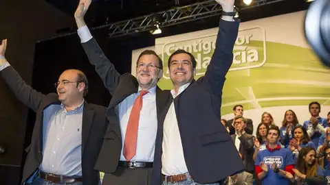 Juanma Moreno y Mariano Rajoy en un acto en Granada Juanma Moreno y Mariano Rajoy en un acto en Granada