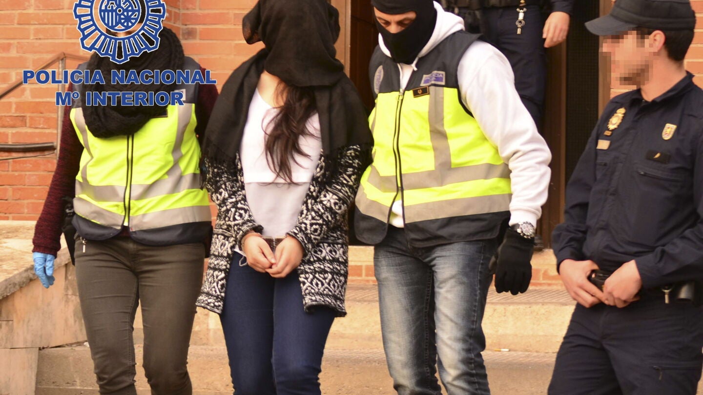 Fotograf&iacute;a facilitada por la Polic&iacute;a Nacional de la detenci&oacute;n de uno de ocho presuntos miembros de una c&eacute;lula yihadista en una operaci&oacute;n antiterrorista