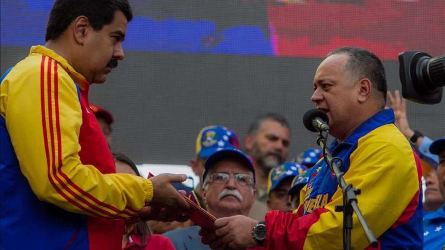 Nicol&aacute;s Maduro recibe poderes especiales en Venezuela