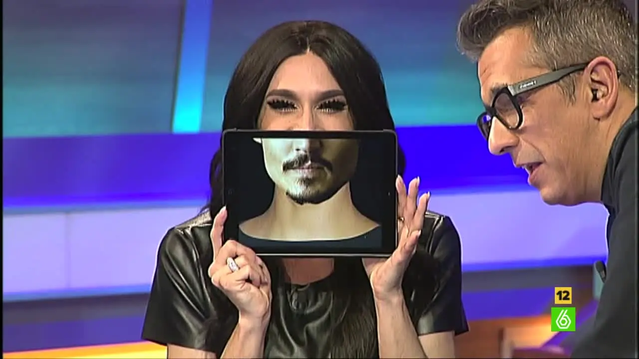Conchita Wurst con la barba de Johnny Deep Conchita Wurst con la barba de Johnny Deep