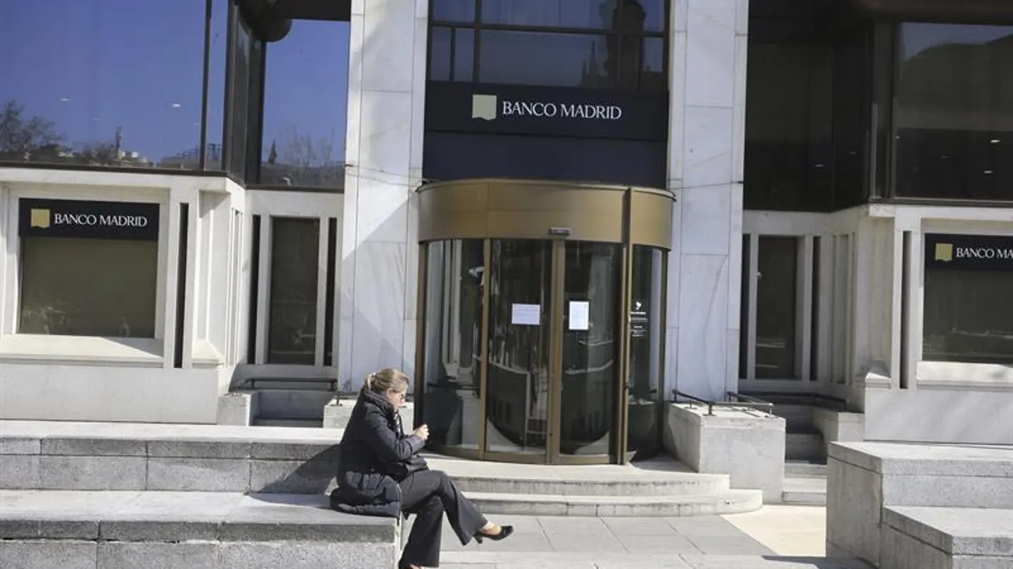 Entrada a una entidad de Banco Madrid Entrada a una entidad de Banco Madrid