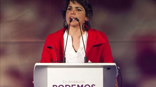 Teresa Rodr&iacute;guez en un mitin de campa&ntilde;a