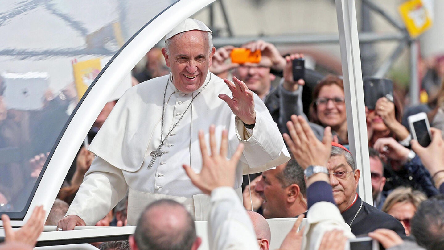 El papa en la Plaza del Plebiscito, en N&aacute;poles
