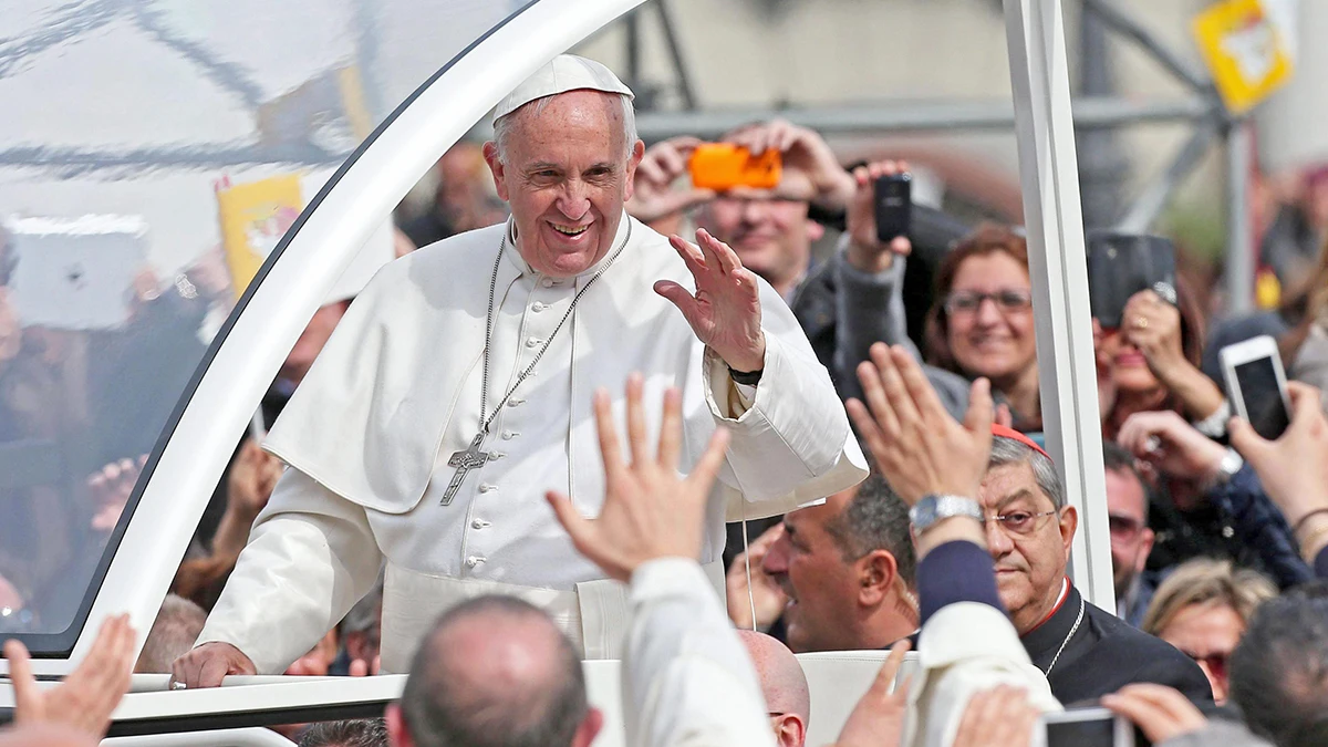 El papa en la Plaza del Plebiscito, en Nápoles