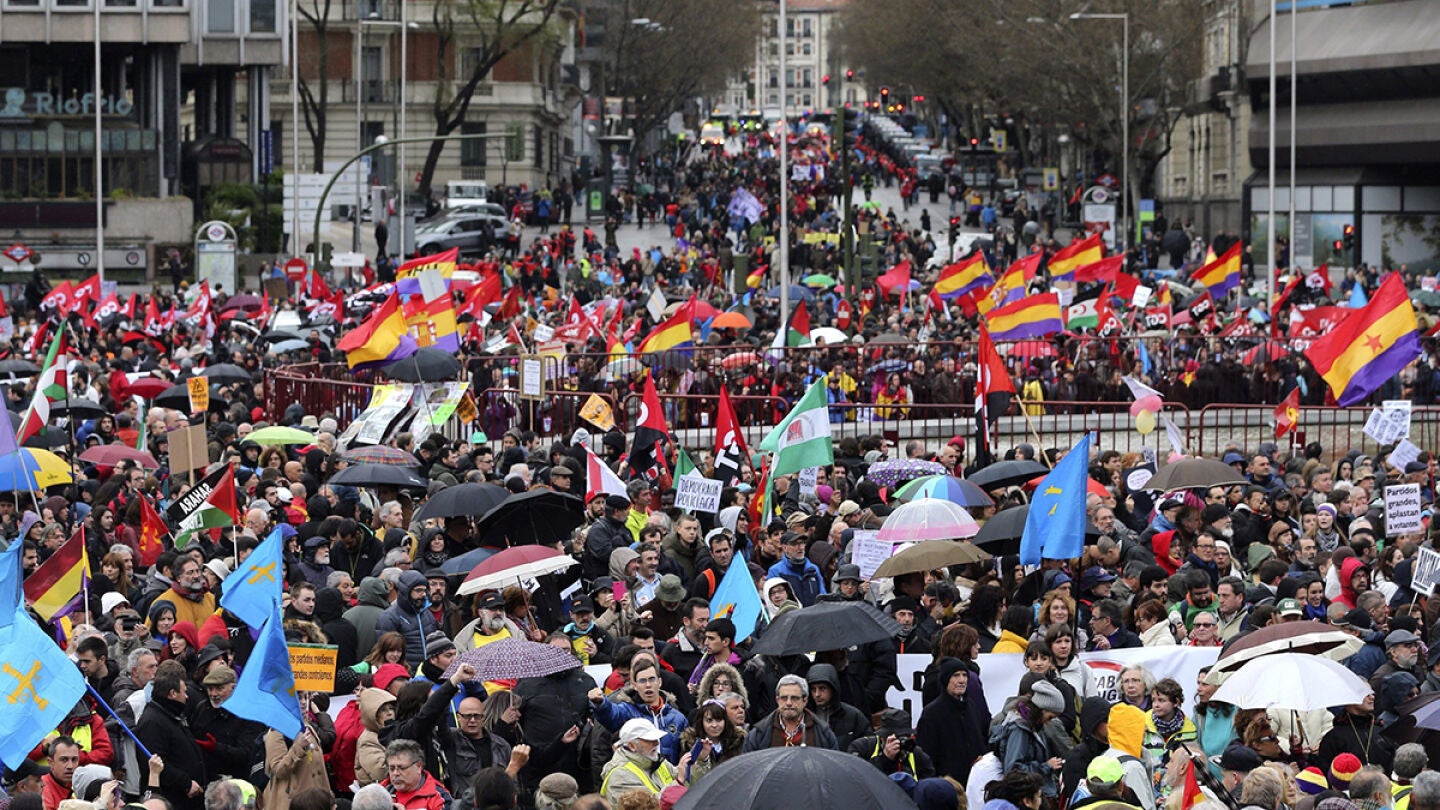 Miles de participantes en las Marchas por la Dignidad inundan la Plaza de Col&oacute;n
