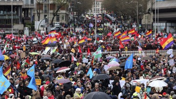 Miles de participantes en las Marchas por la Dignidad inundan la Plaza de Colón