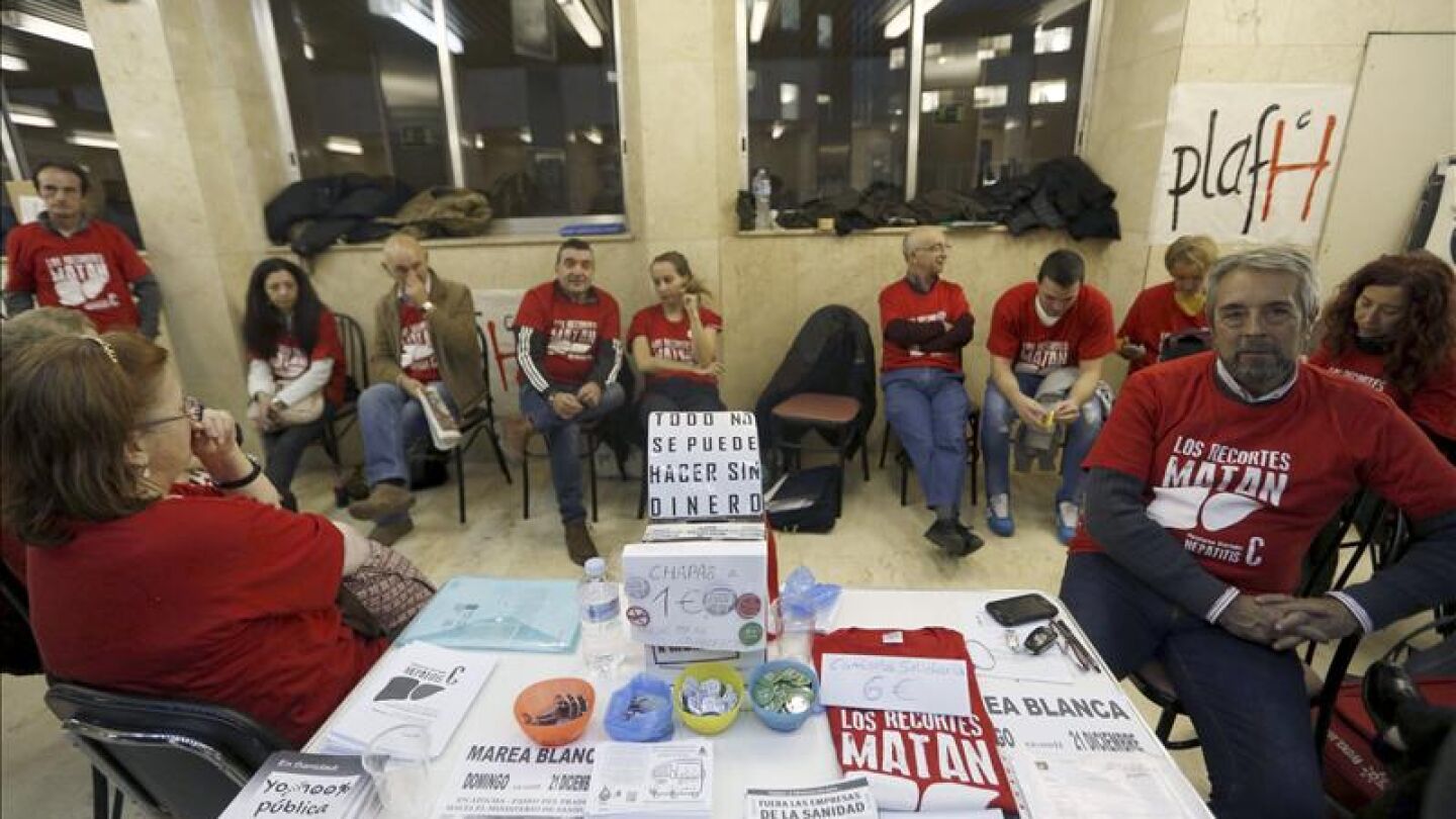 Enfermos de Hepatitis C acaban el encierro el d&iacute;a de las Marchas de la Dignidad
