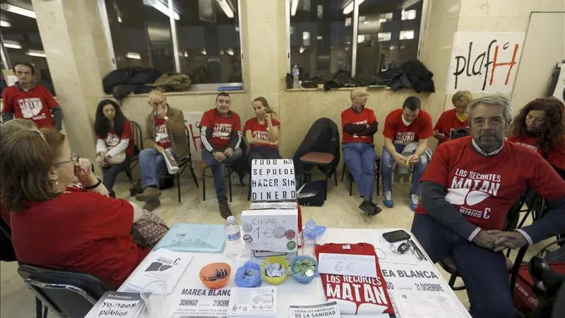 Enfermos de Hepatitis C acaban el encierro el día de las Marchas de la Dignidad