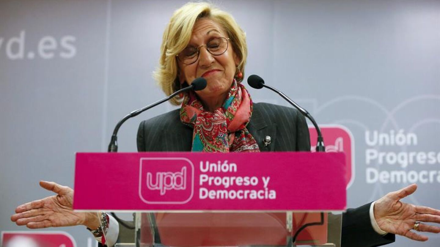 Rosa D&iacute;ez en rueda de prensa