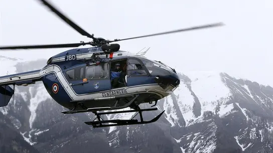 Helicóptero de rescate de las víctimas del accidente de avión en Francia Helicóptero de rescate de las víctimas del accidente de avión en Francia