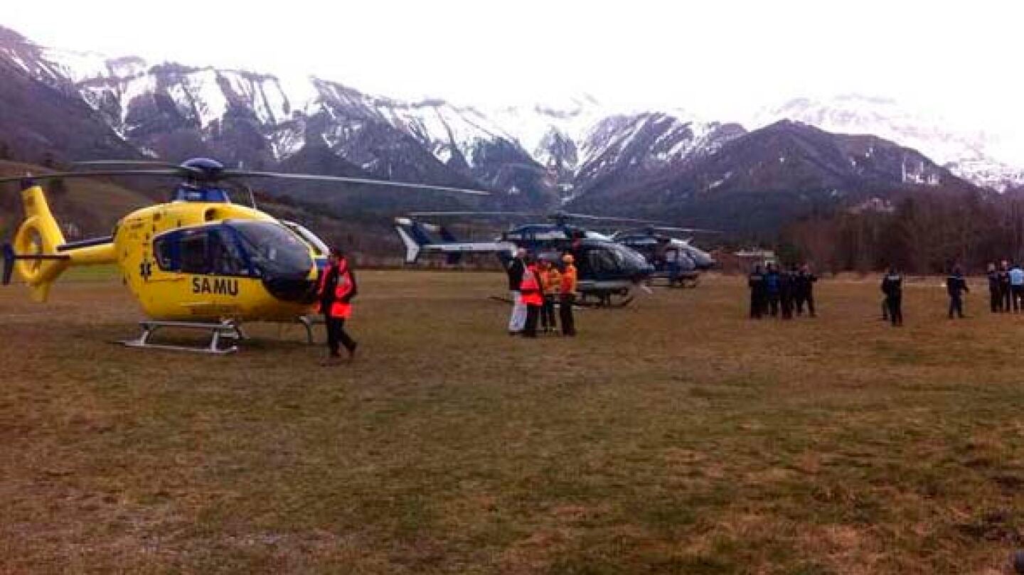 Imagen de los servicios de emergencias cerca del lugar del siniestro del airbus A320