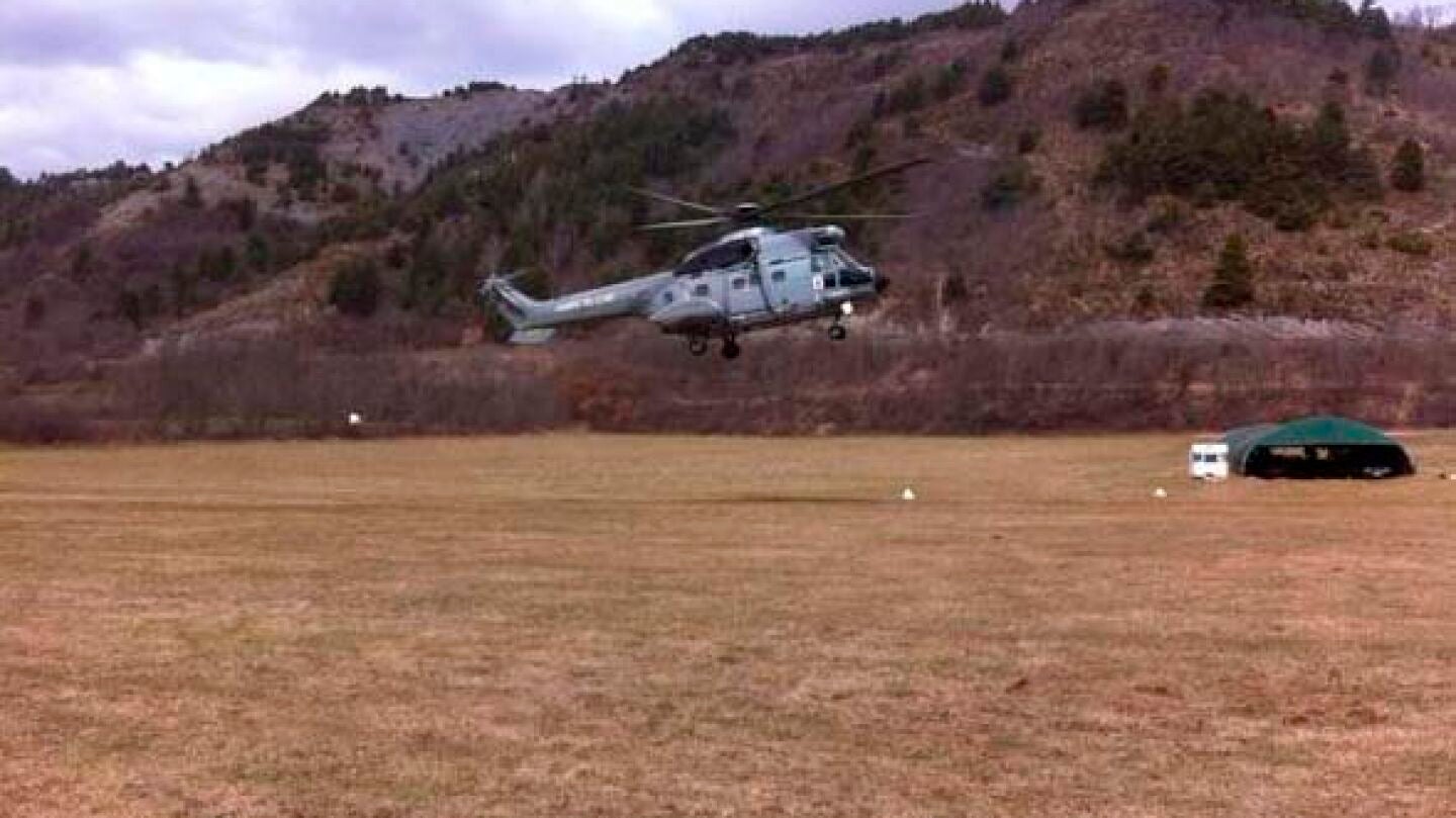 Imagen de un helic&oacute;ptero de los servicios de emergencia en la zona del suceso.