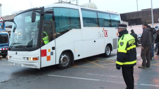 Un autob&uacute;s parte rumbo a Francia