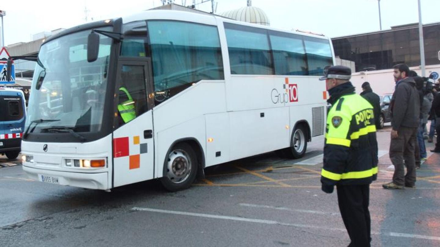 Un autob&uacute;s parte rumbo a Francia
