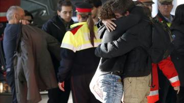 Llega a Marsella el avión de los familiares de las víctimas españolas