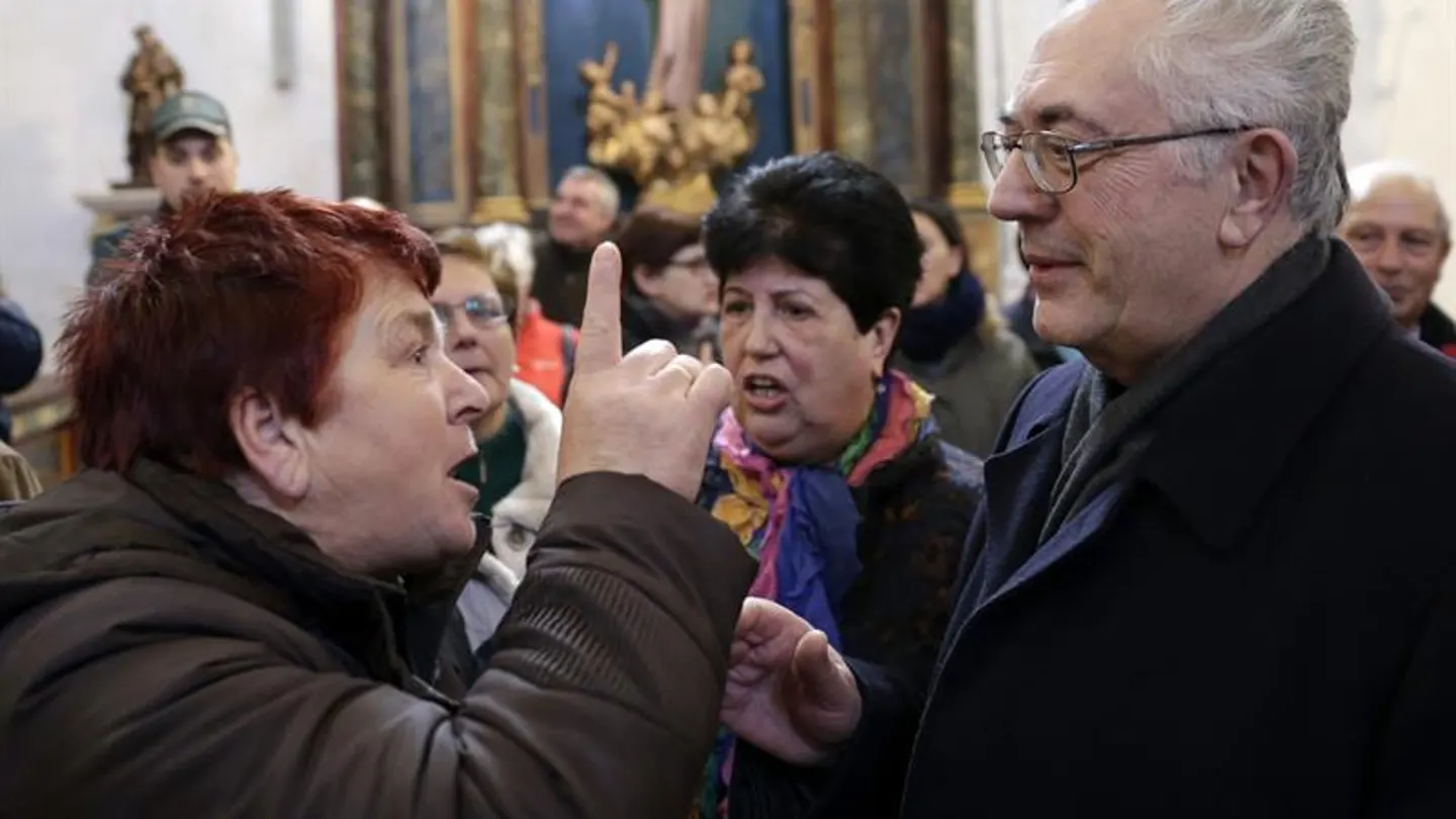 Una vecina, indignada por la rehabiltación del Santuario de Muxía Una vecina, indignada por la rehabiltación del Santuario de Muxía