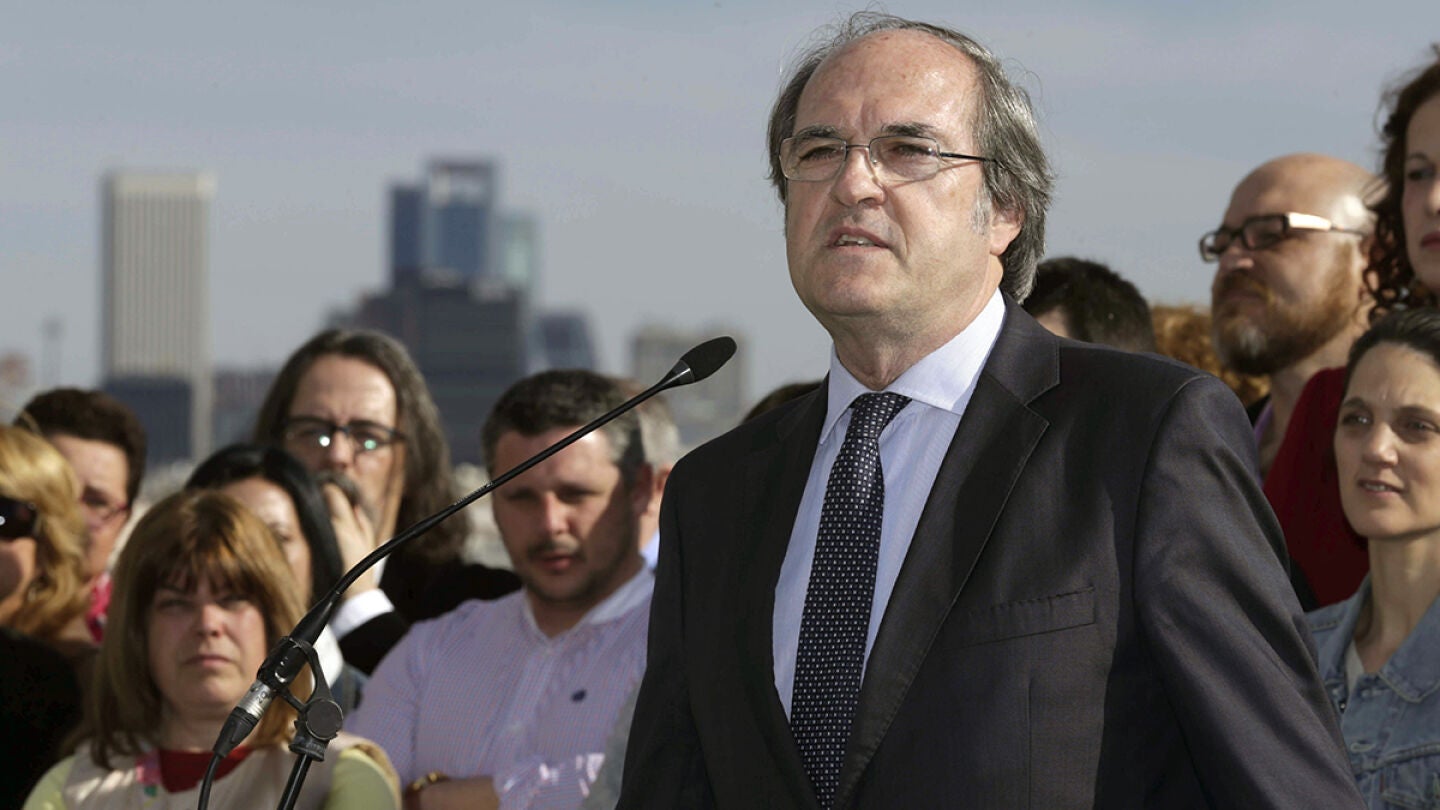 &Aacute;ngel Gabilondo, candidato del PSOE en la Comunidad de Madrid, durante el acto celebrado en la terraza del Circulo de Bellas Artes 