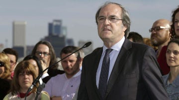 Ángel Gabilondo, candidato del PSOE en la Comunidad de Madrid, durante el acto celebrado en la terraza del Circulo de Bellas Artes 