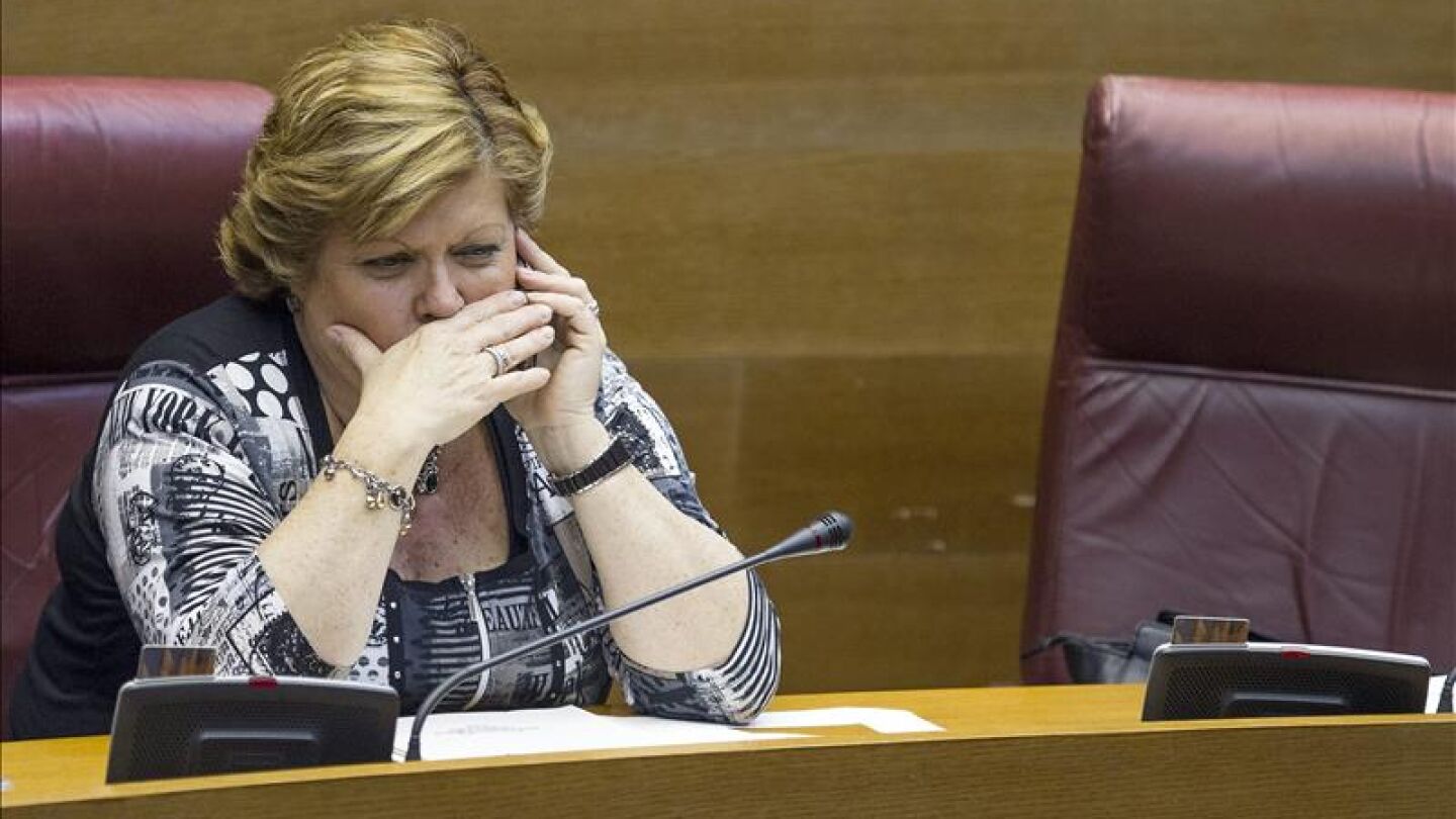 Milagrosa Mart&iacute;nez, en Les Corts durante su etapa de parlamentaria. 