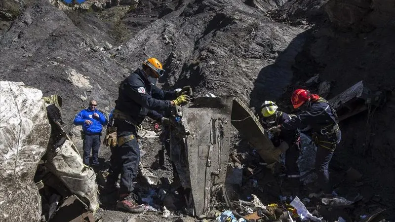 Hallan la segunda caja negra del A320 de Germanwings en los Alpes franceses