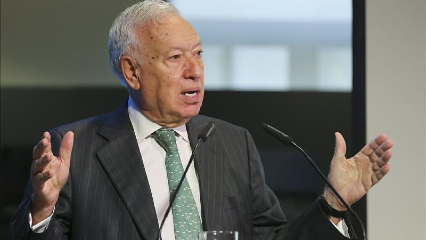 Margallo defiende la gesti&oacute;n en el rescate de los espele&oacute;logos pero admite "disfunciones"