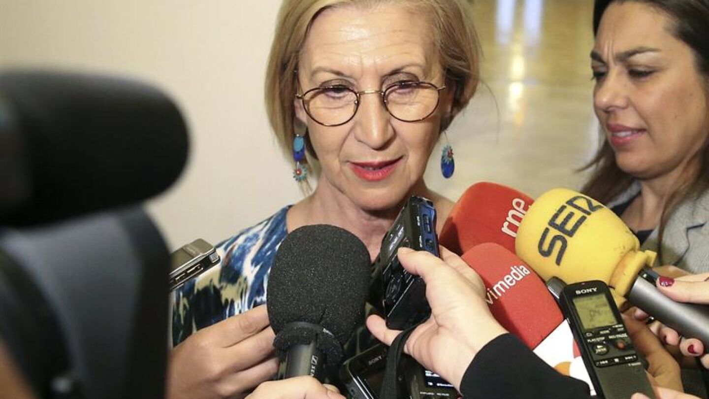 La l&iacute;der de UPyD, Rosa D&iacute;ez, a su llegada a la reuni&oacute;n de la Junta de Portavoces