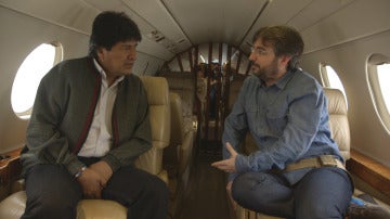 Evo Morales charla con Jordi Évole en un avión