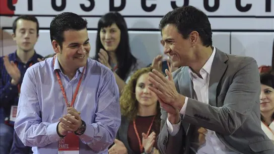 El líder del PSOE, Pedro Sánchez,d. y Nino Torres, izda., lider de la Juventudes Socialistas El líder del PSOE, Pedro Sánchez,d. y Nino Torres, izda., lider de la Juventudes Socialistas