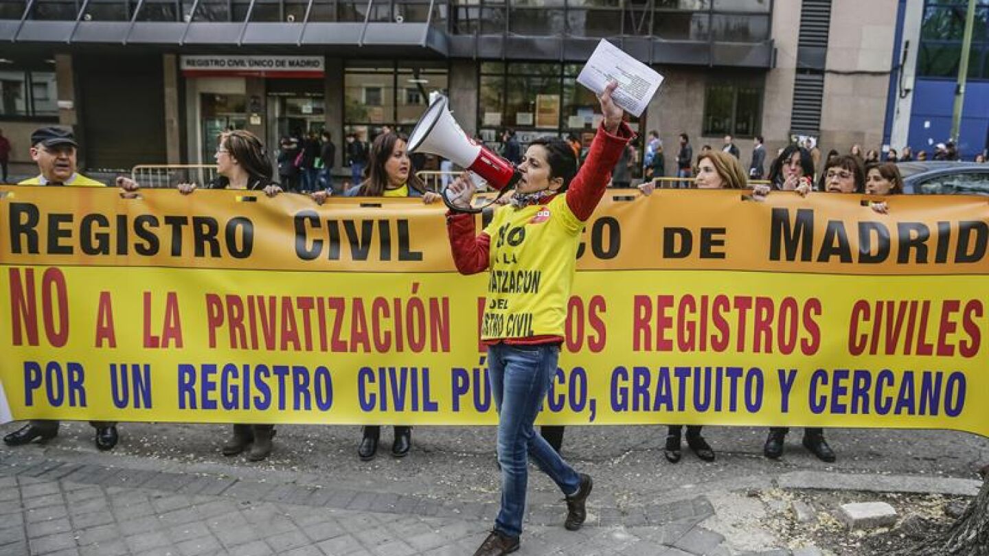 Protesta contra la privatizaci&oacute;n del Registro Civil