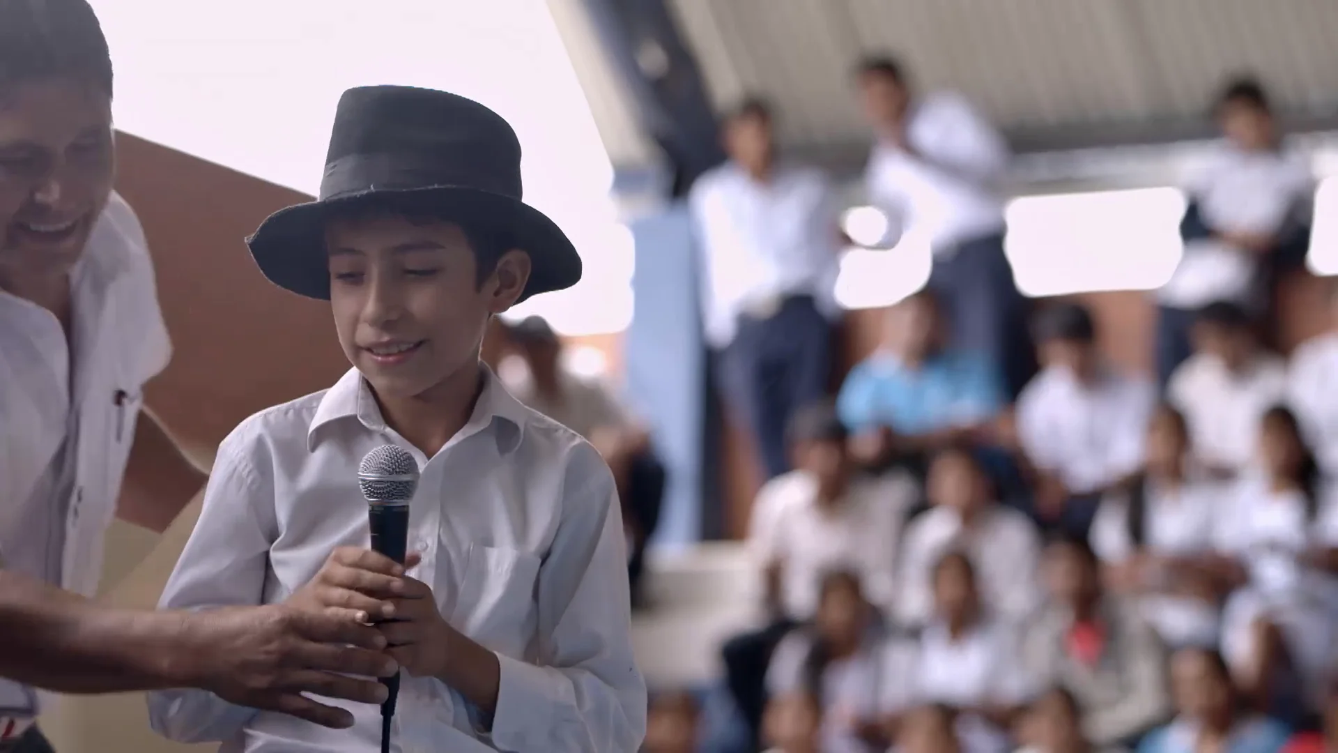 Evo Morales inaugura un polideportivo