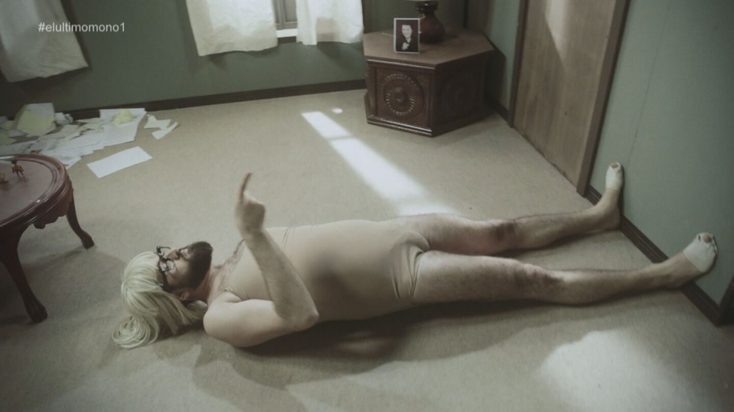 Manu S&aacute;nchez imita a Sia en el videoclip de 'Chandelier'