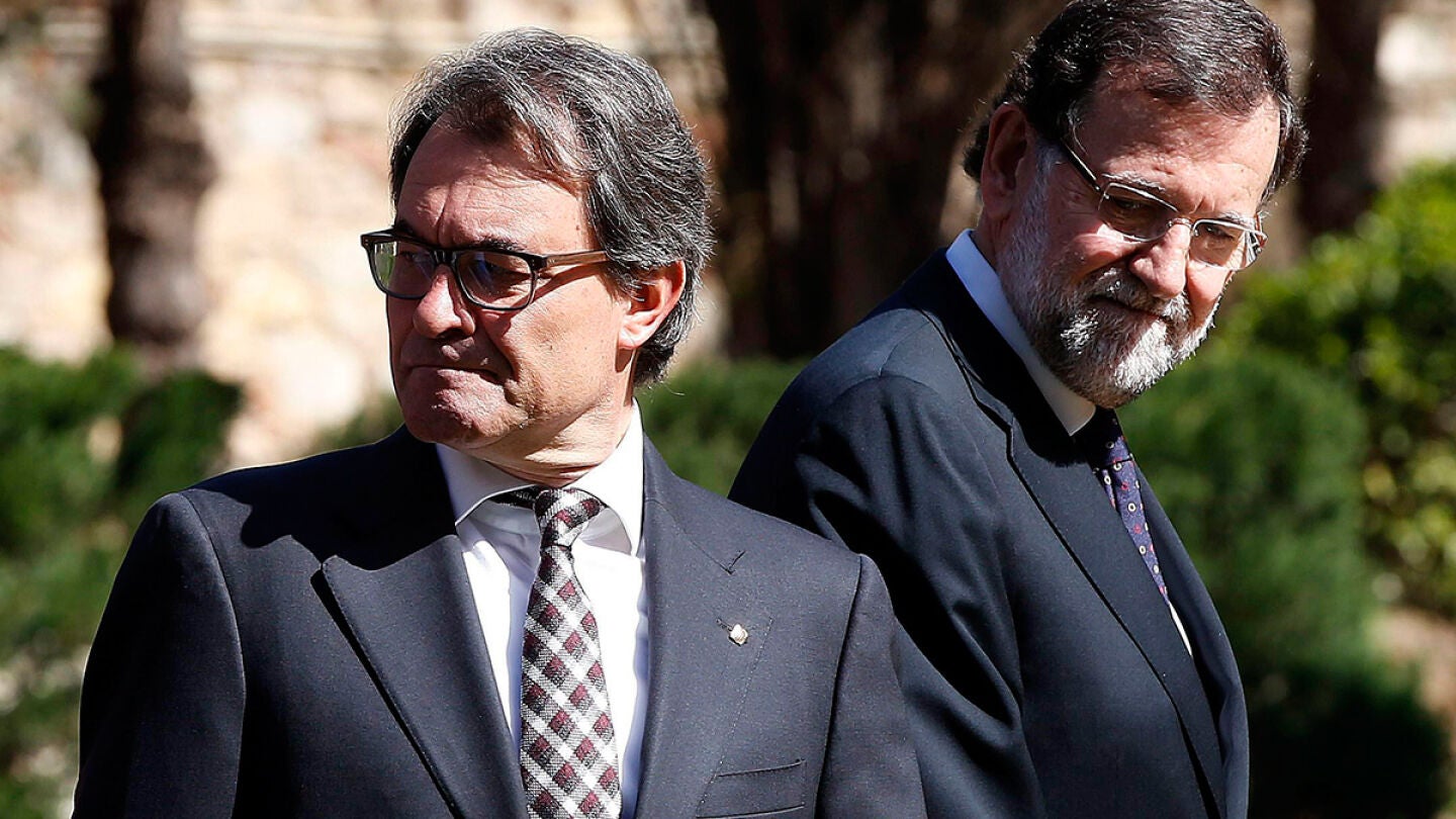 Mariano Rajoy junto a Artur Mas en la reuni&oacute;n de los ministros de Exteriores de la Uni&oacute;n Europea