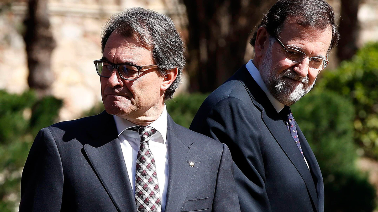 Mariano Rajoy junto a Artur Mas en la reunión de los ministros de Exteriores de la Unión Europea Mariano Rajoy junto a Artur Mas en la reunión de los ministros de Exteriores de la Unión Europea