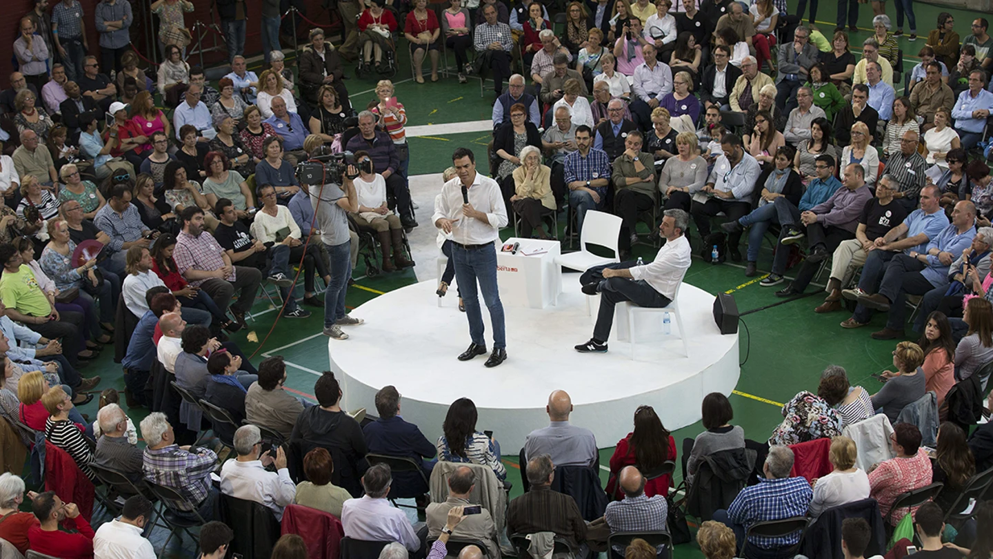 Pedro Sanchez celebra una asamblea abierta en el polideportivo Can Drago del distrito barcelonés de Nou Barris Pedro Sanchez celebra una asamblea abierta en el polideportivo Can Drago del distrito barcelonés de Nou Barris