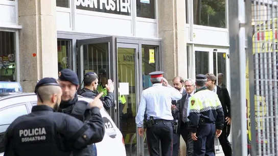 El alcalde de Barcelona, Xavier Trias, a su llegada al IES Joan Fuster El alcalde de Barcelona, Xavier Trias, a su llegada al IES Joan Fuster