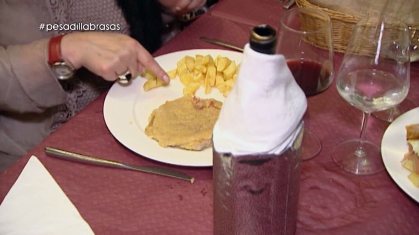 El cachopo de una clienta del 'Brasas' est&aacute; comido