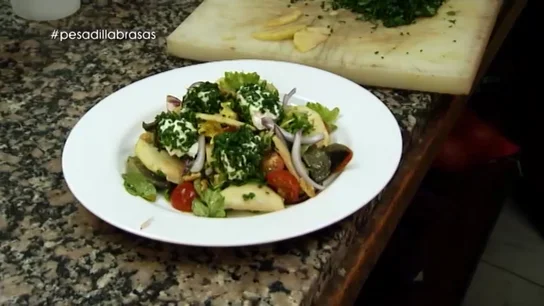 La ensalada del ‘Brasas’, con su propio queso fresco La ensalada del ‘Brasas’, con su propio queso fresco