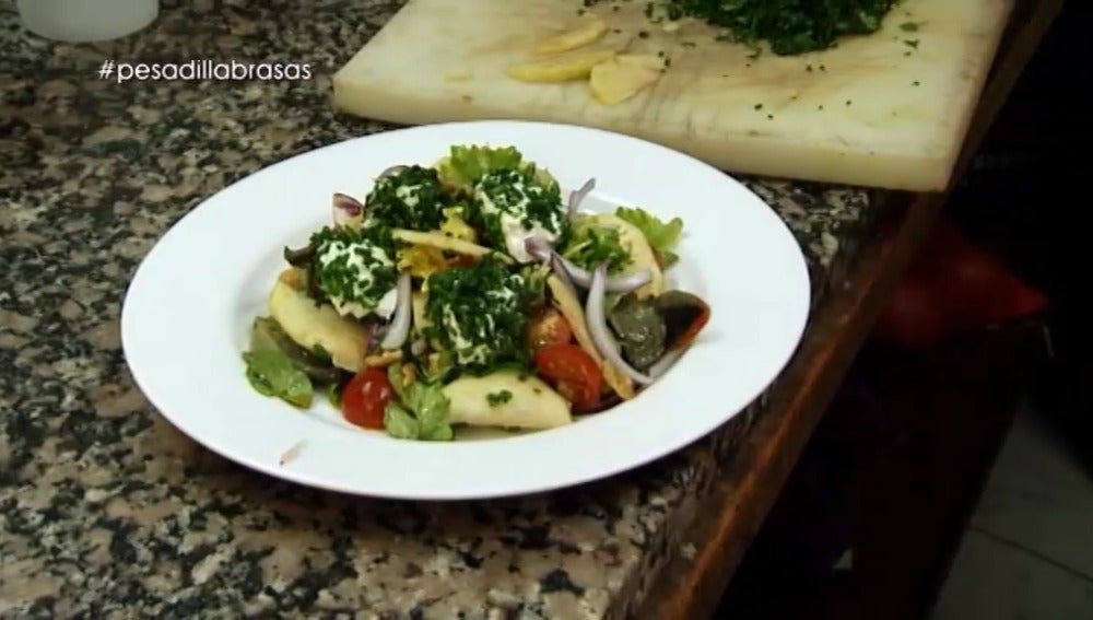 LA SEXTA TV | Así se hace la ensalada del 'Brasas', con su propio queso
