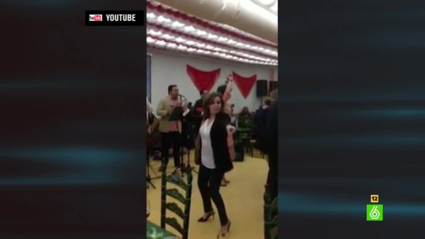 Soraya S&aacute;enz de Santamar&iacute;a es pillada bailando sevillanas