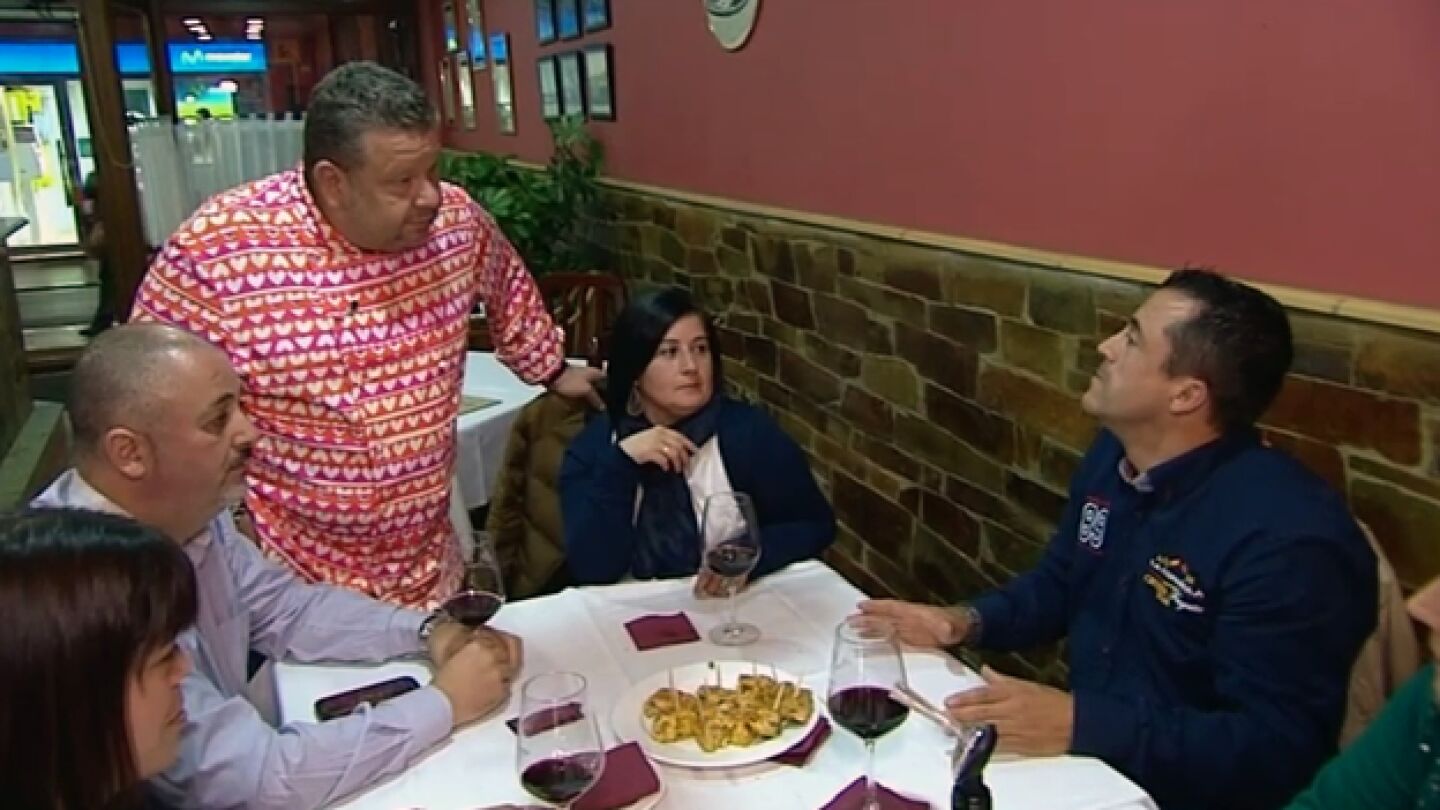 Un vecino de Luarca se queja de la comida de &lsquo;Brasas&rsquo; &ldquo;Ped&iacute; un bacalao en salsa verde y hab&iacute;a de todo menos bacalao&rdquo;
