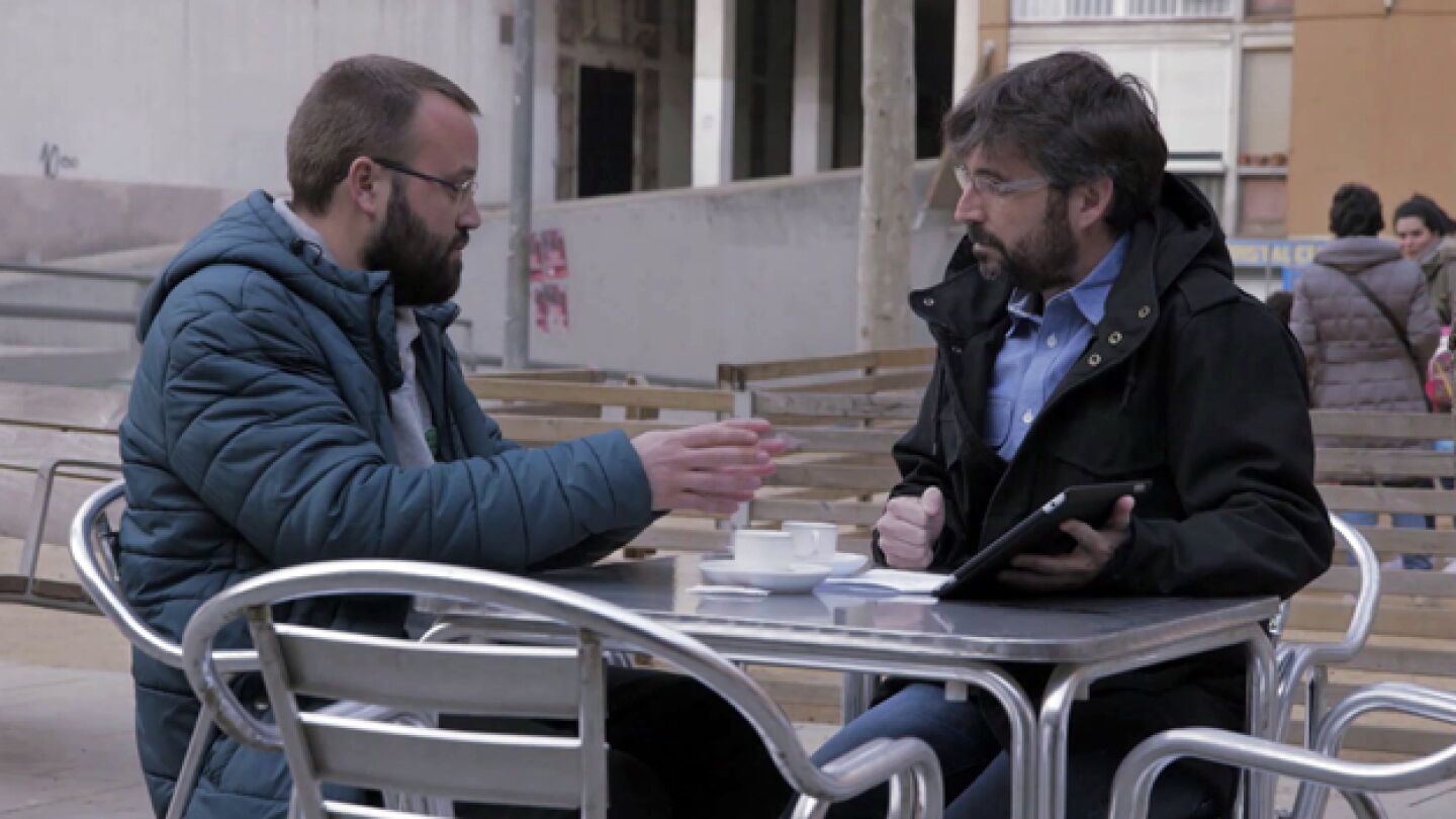 Carlos Mac&iacute;as, portavoz de la PAH, junto a Jordi &Eacute;vole