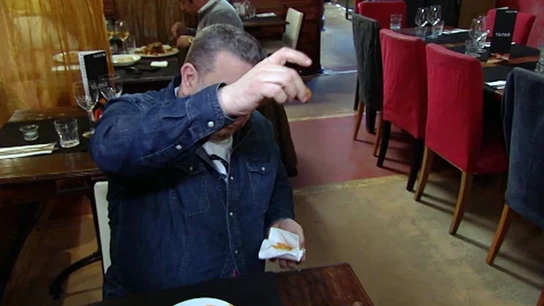 Chicote prueba las albóndigas del Sukur Chicote prueba las albóndigas del Sukur