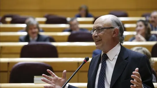 Cristóbal Montoro no piensa dimitir: "Me voy a quedar más tiempo" Cristóbal Montoro no piensa dimitir: "Me voy a quedar más tiempo"