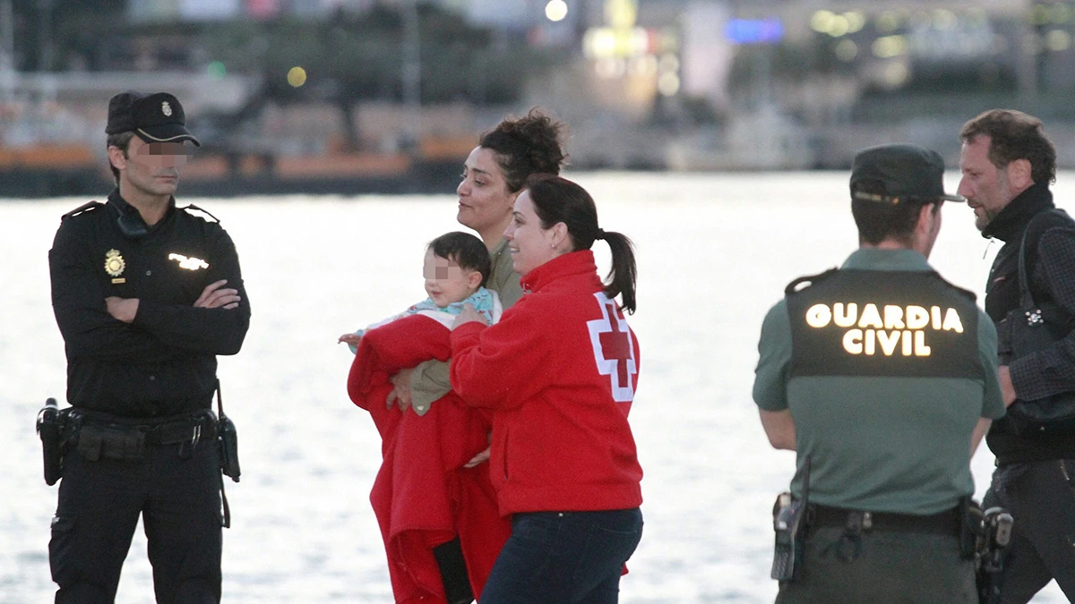 Un bebé, entre los pasajeros rescatados en el incendio del ferry Un bebé, entre los pasajeros rescatados en el incendio del ferry