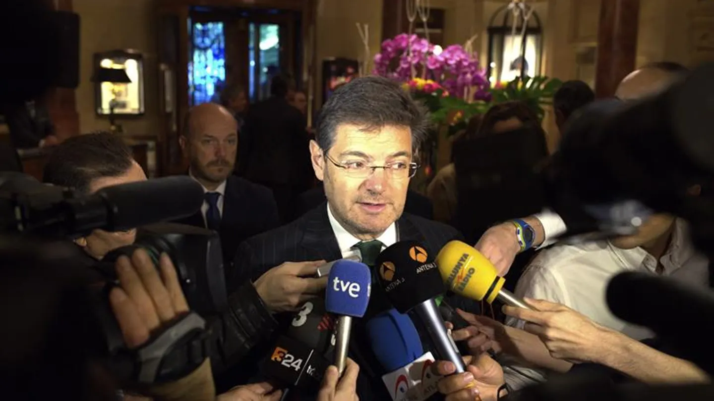 El ministro de Justicia, Rafael Catalá, atiende a los medios El ministro de Justicia, Rafael Catalá, atiende a los medios
