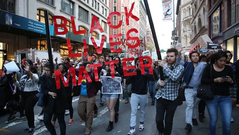 Manifestantes marchan en Baltimore