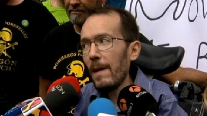 Pablo Echenique habla ante los medios 