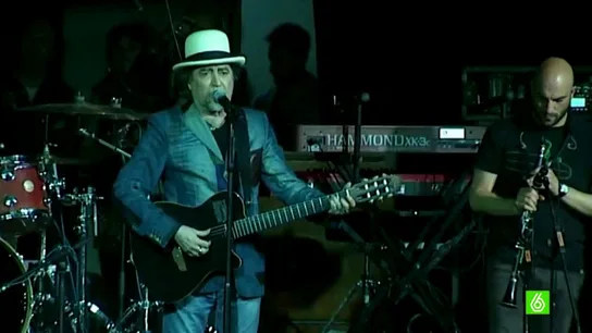 Joaquín Sabina apoyando a IU Joaquín Sabina apoyando a IU