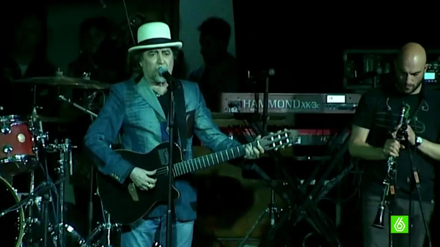 Joaquín Sabina apoyando a IU Joaquín Sabina apoyando a IU